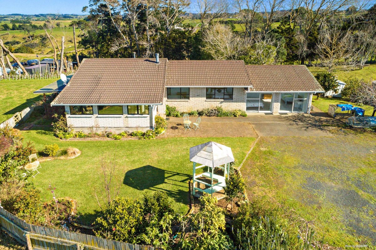 10 Andrew Pye Road, MANUKAU HEADS, WAIUKU - Carousel 2