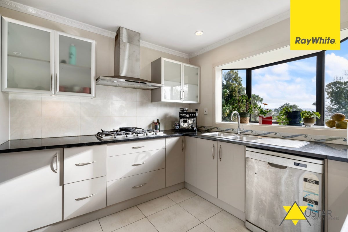14A Savoy Road, Glen Eden, Auckland - Carousel 2