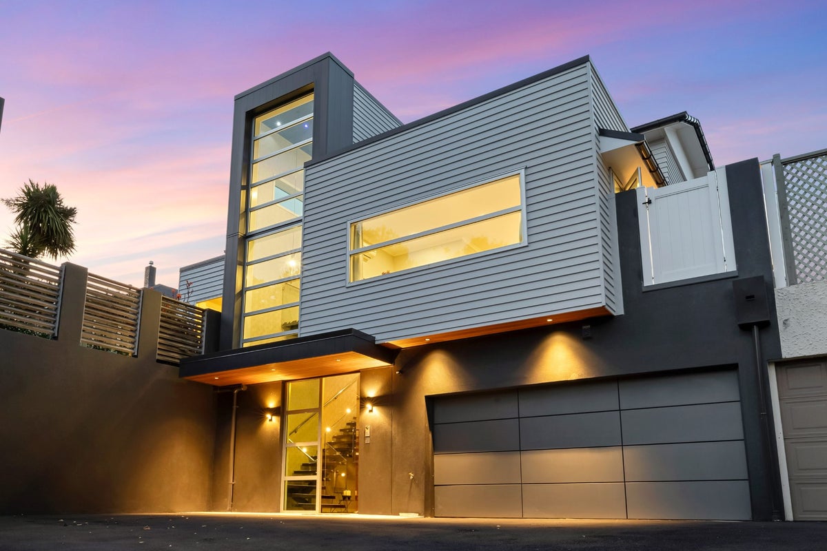 374 Devon Street West, Lynmouth, New Plymouth - Carousel 1