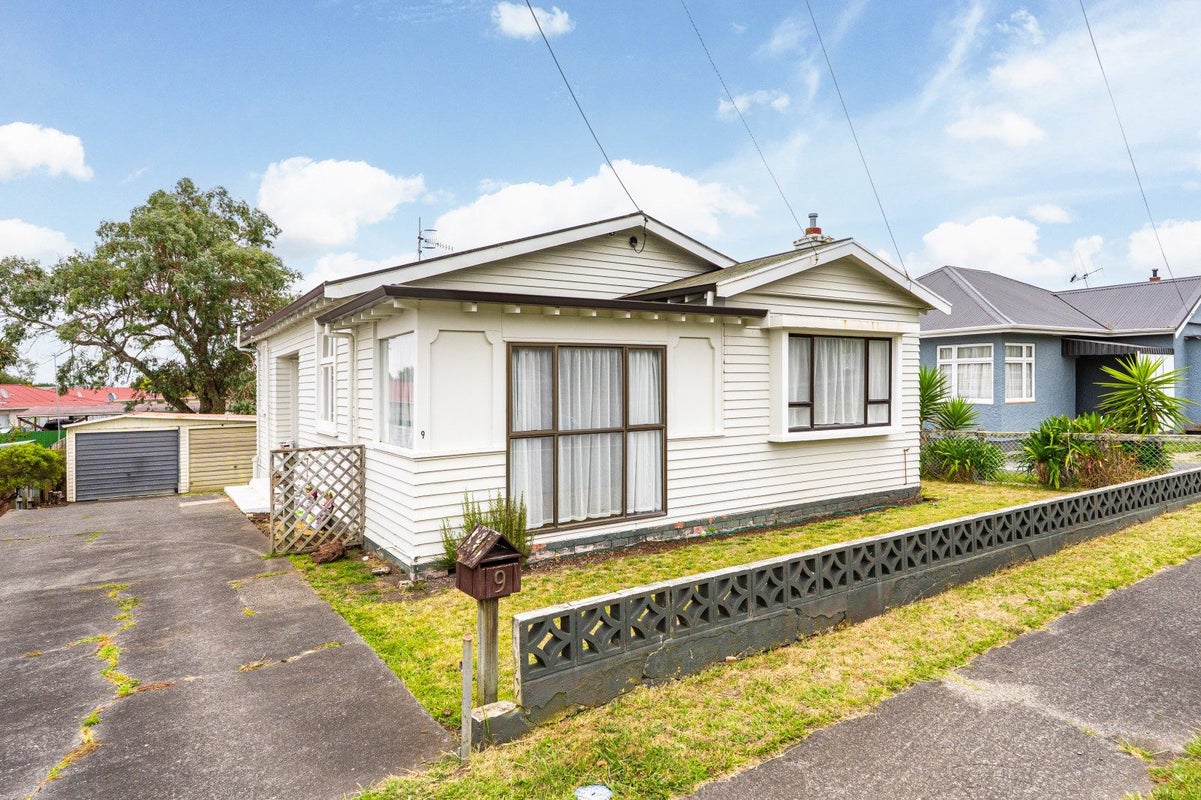9 Rata Street, Gonville, Whanganui - Carousel 1