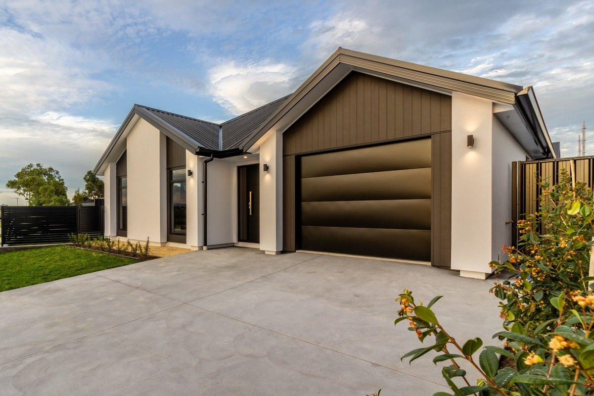 98 Eriksen Road, Te Awa, Napier - Carousel 1