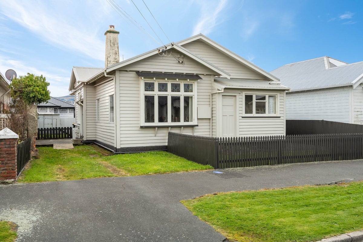16 Douglas Street, Saint Kilda, Dunedin - Carousel 1