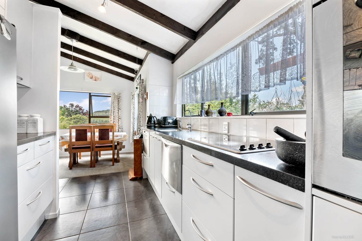 8 Sun Valley, Hatfields Beach, Orewa - Carousel 1