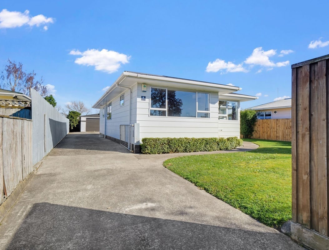 16 Acacia Street, Kelvin Grove, Palmerston North - Carousel 1