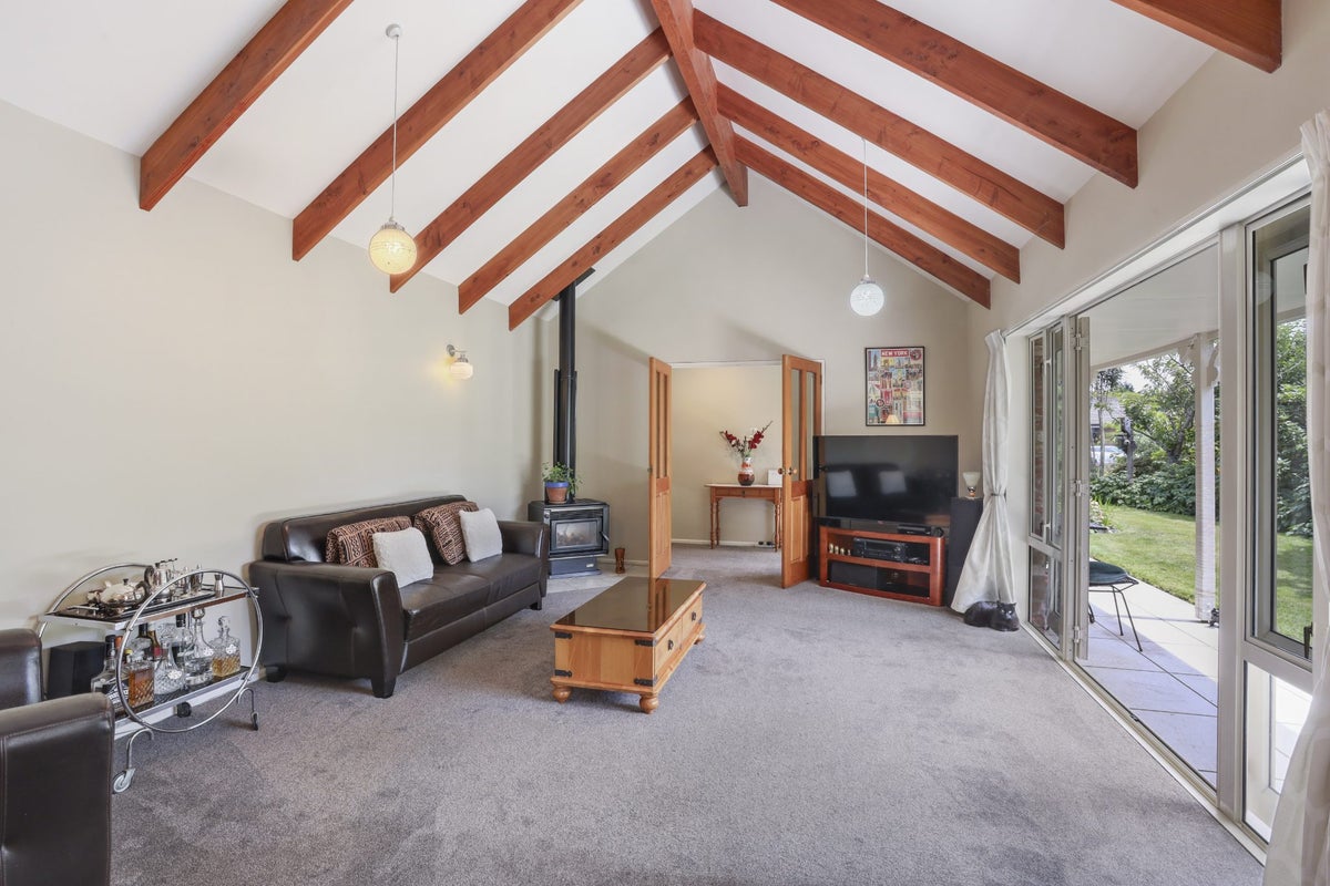 4 Greenwood Close, Woodend, Woodend - Carousel 2