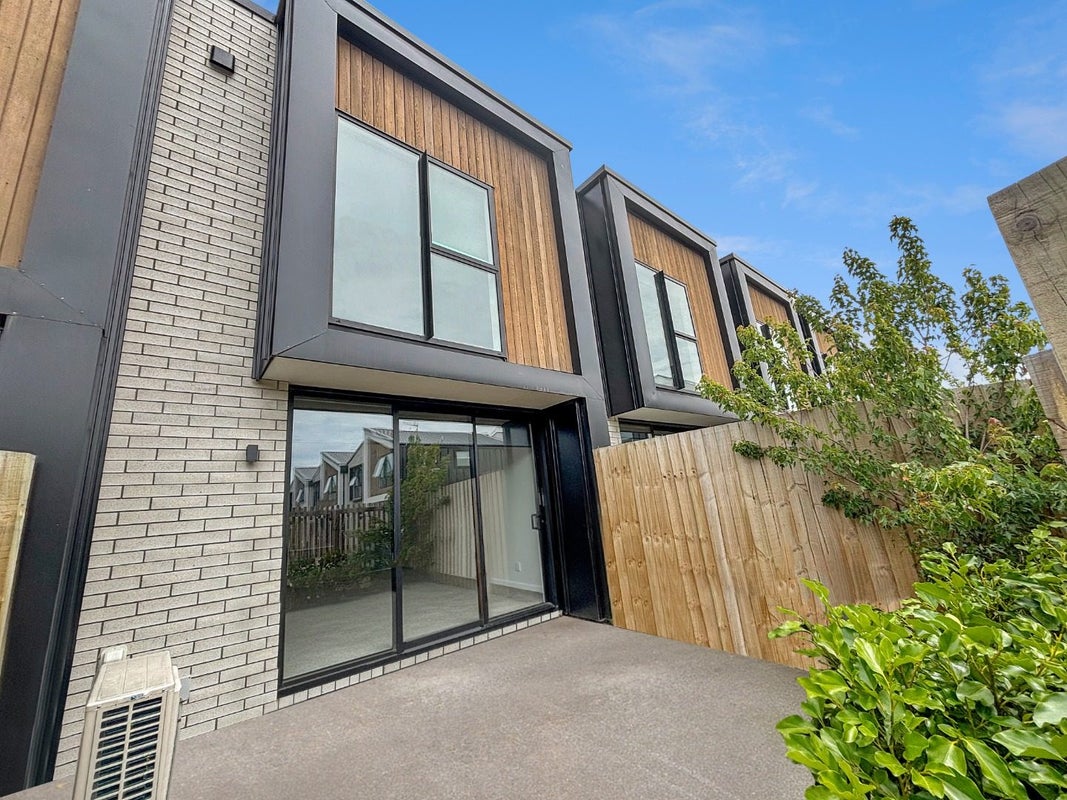 2/325 Lincoln Road, Addington, Christchurch - Carousel 1