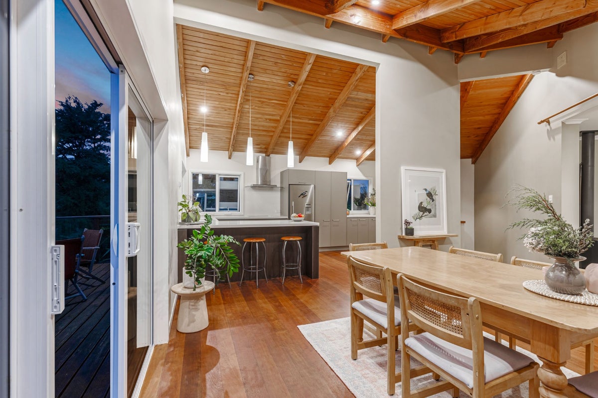 7 Awhiorangi Promenade, Swanson, Auckland - Carousel 2