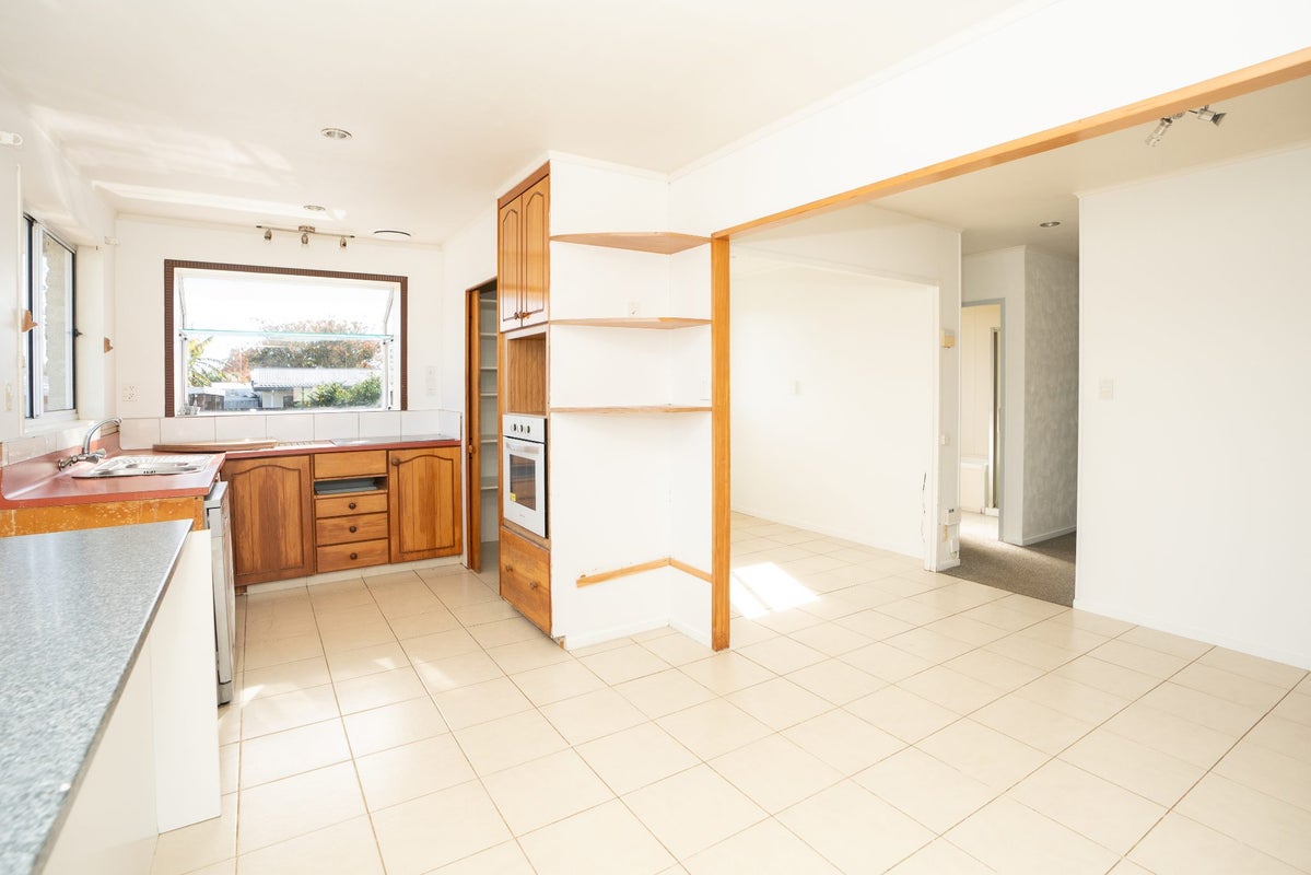 22 Sherwood Drive, Pukete, Hamilton - Carousel 2
