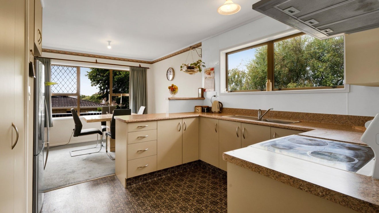 14 Poplar Grove, Whalers Gate, New Plymouth - Carousel 2