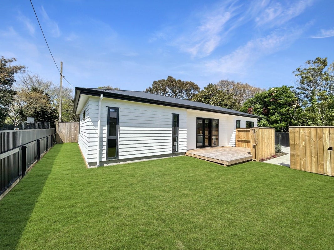 12A Norwich Place, Awapuni, Palmerston North - Carousel 1