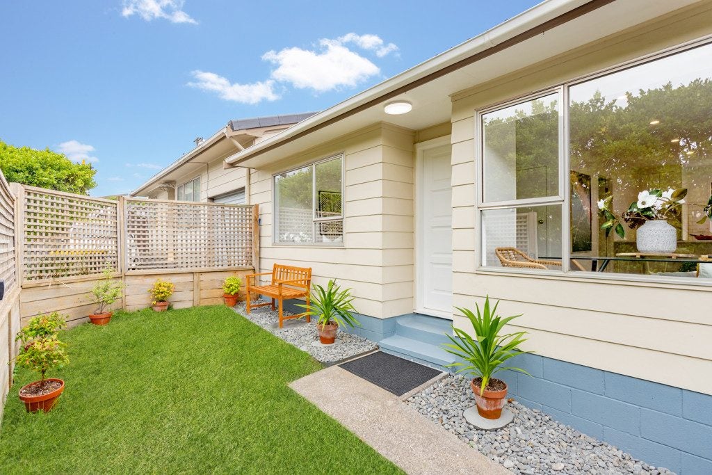2/100 Royal Road, Massey, Auckland - Carousel 2