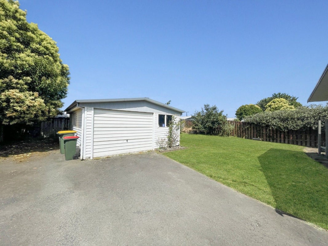 32 Elmwood Crescent, Pukete, Hamilton - Carousel 2