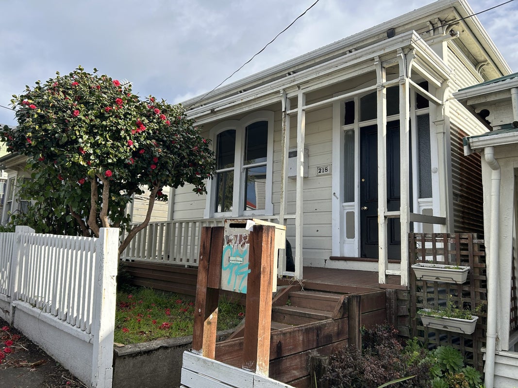 218 Adelaide Road, Newtown, Wellington - Carousel 1