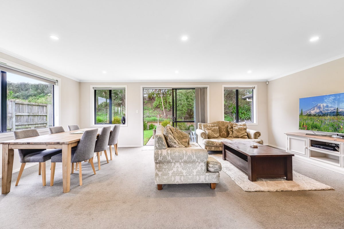 14 Patatee Terrace, Baverstock, Hamilton, Waikato - Carousel 2