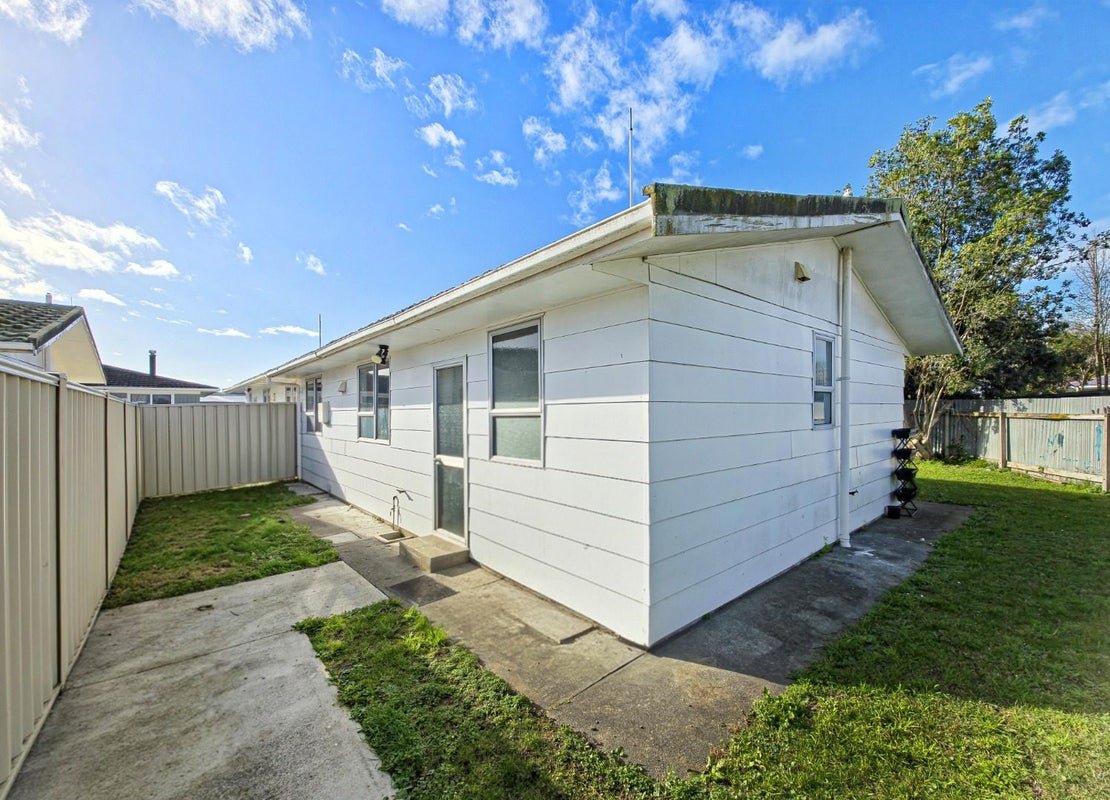 2/9 Lyttelton Crescent, Tamatea, Napier - Carousel 2
