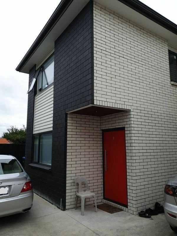 7D Holland Avenue, Point England, Auckland - Carousel 1