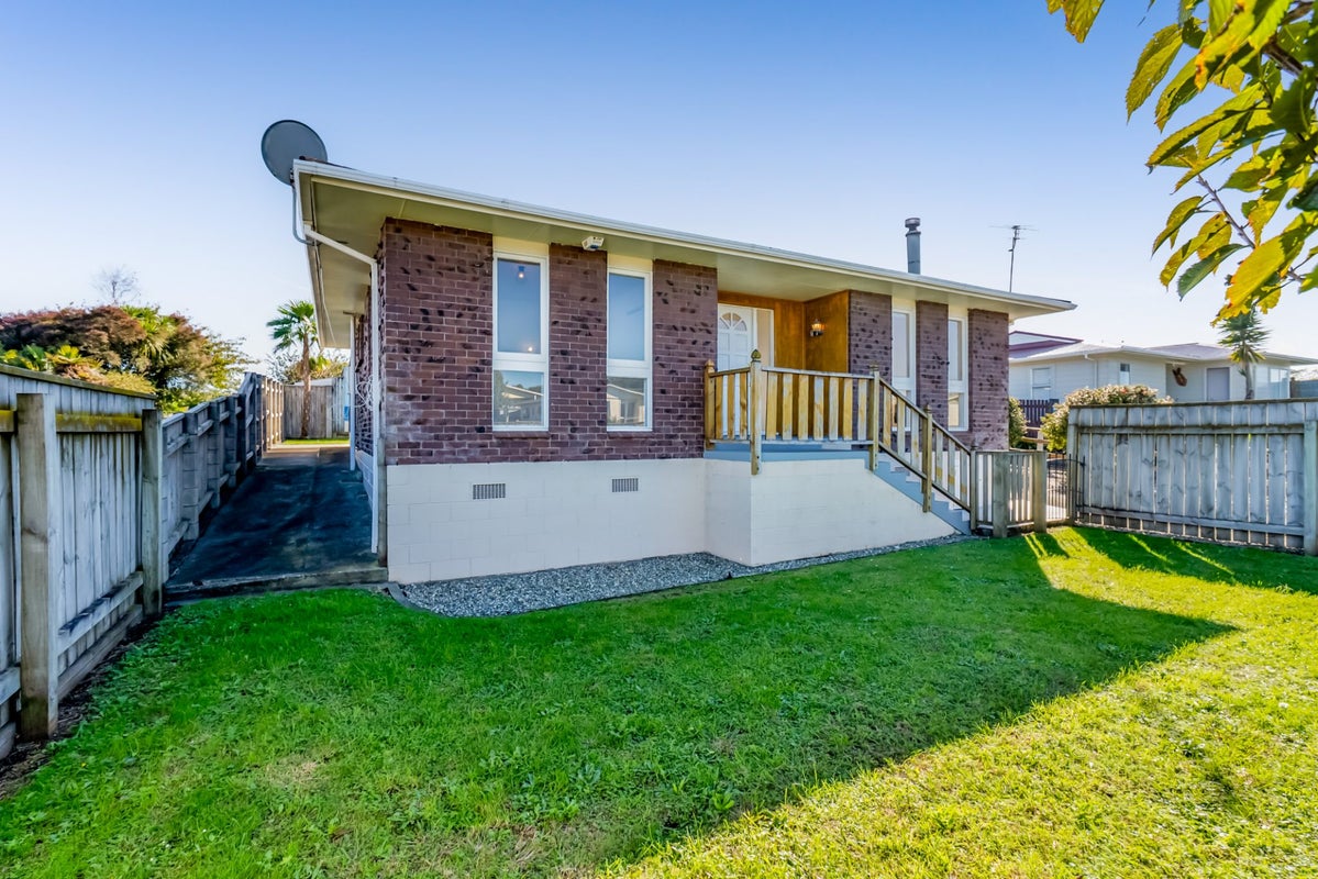 7 Oleander Place, Bell Block, New Plymouth - Carousel 1