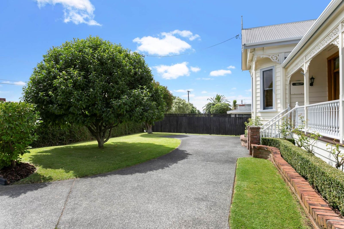 70 Rawhiti Road, One Tree Hill, Auckland - Carousel 1
