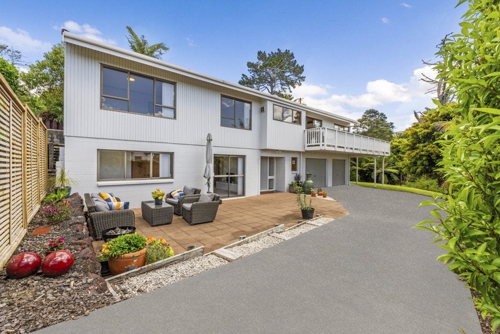 97 John Downs Drive, Browns Bay, Auckland - Carousel 1