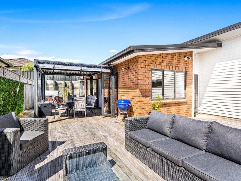 19 Sunstone Crescent, Brown Owl, Upper Hutt - Carousel 1
