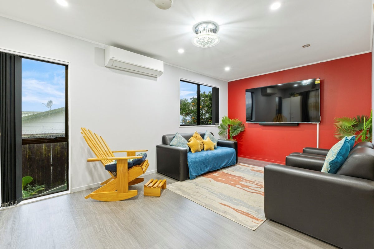 1/9 Penion Drive, Flat Bush, Auckland - Carousel 1