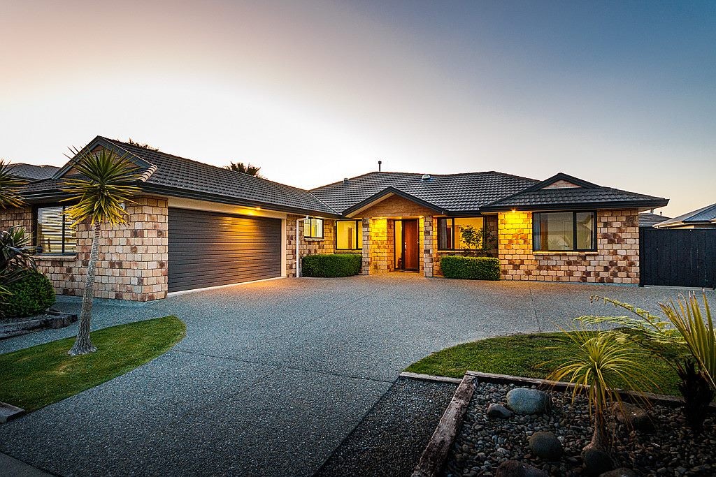 33 Rodeo Drive, Kelvin Grove, Palmerston North - Carousel 1