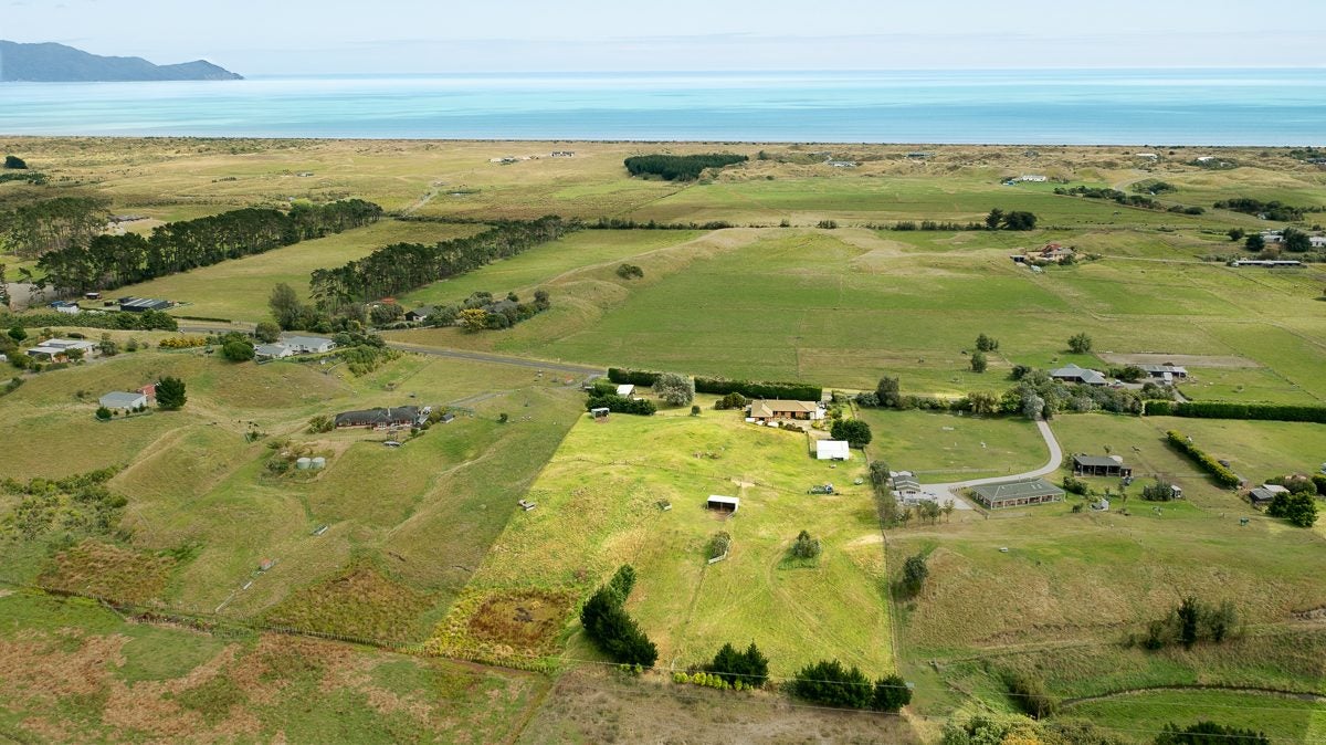 159 Pukenamu Road, Te Horo - Carousel 31