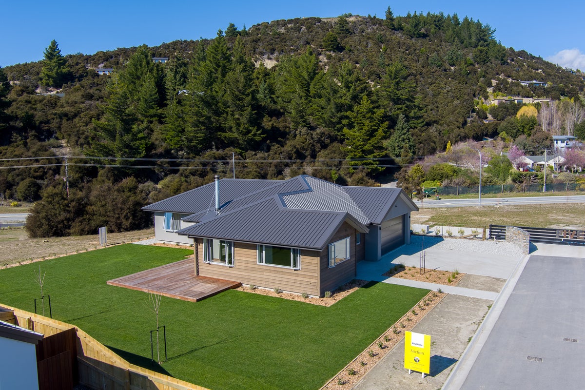 3 Jasmine Lane, Albert Town, Wanaka - Carousel 1
