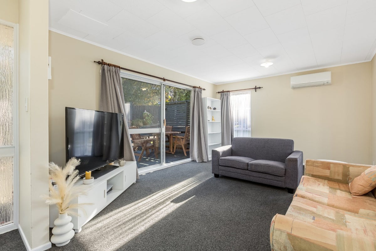 41 Thimble Lane, Whitby, Porirua - Carousel 2
