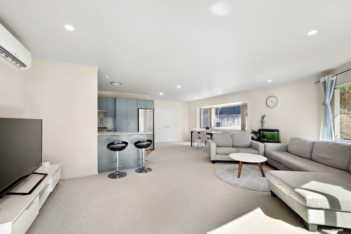 5 Trotting Terrace, Fairview Heights, Auckland - Carousel 2