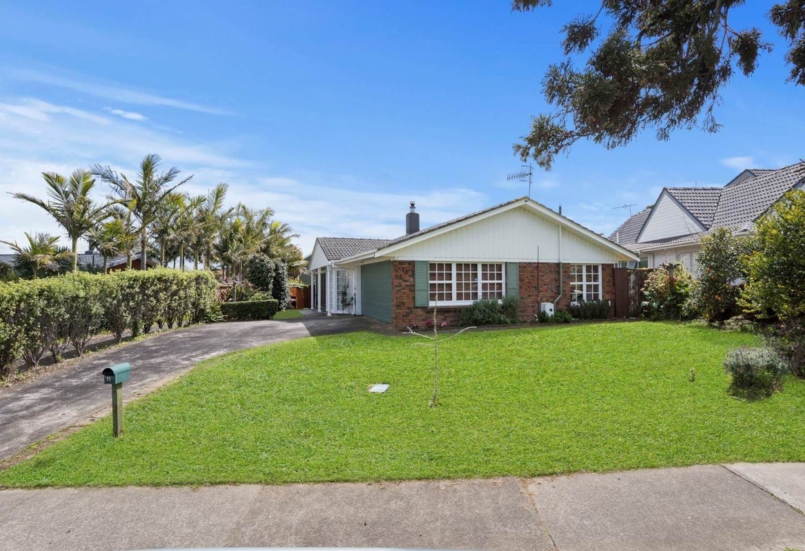 11 Priestley Drive, Bucklands Beach, Auckland - Carousel 1