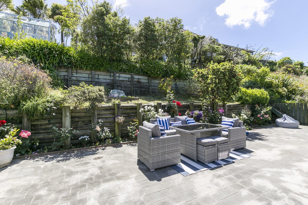 29 Burbank Crescent, Churton Park, Wellington - Carousel 2