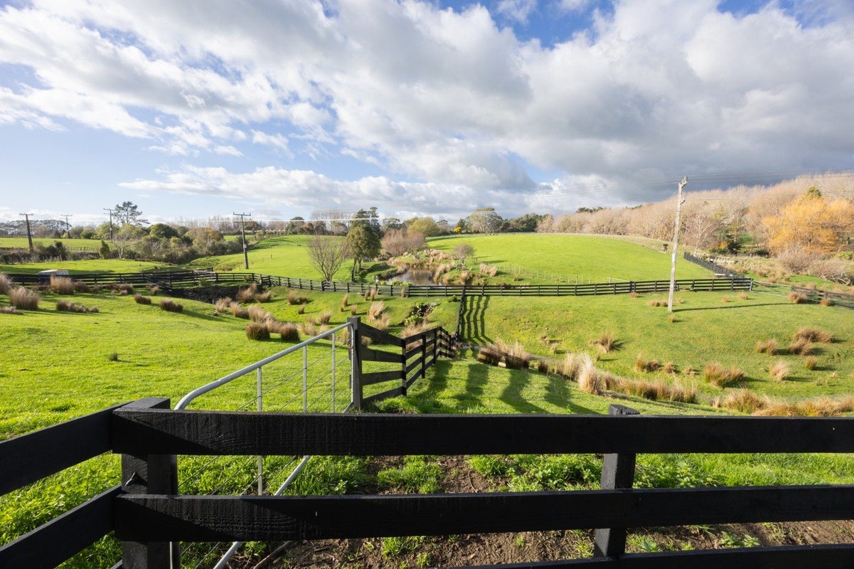658 Roberts Line, Kelvin Grove, Palmerston North - Carousel 49