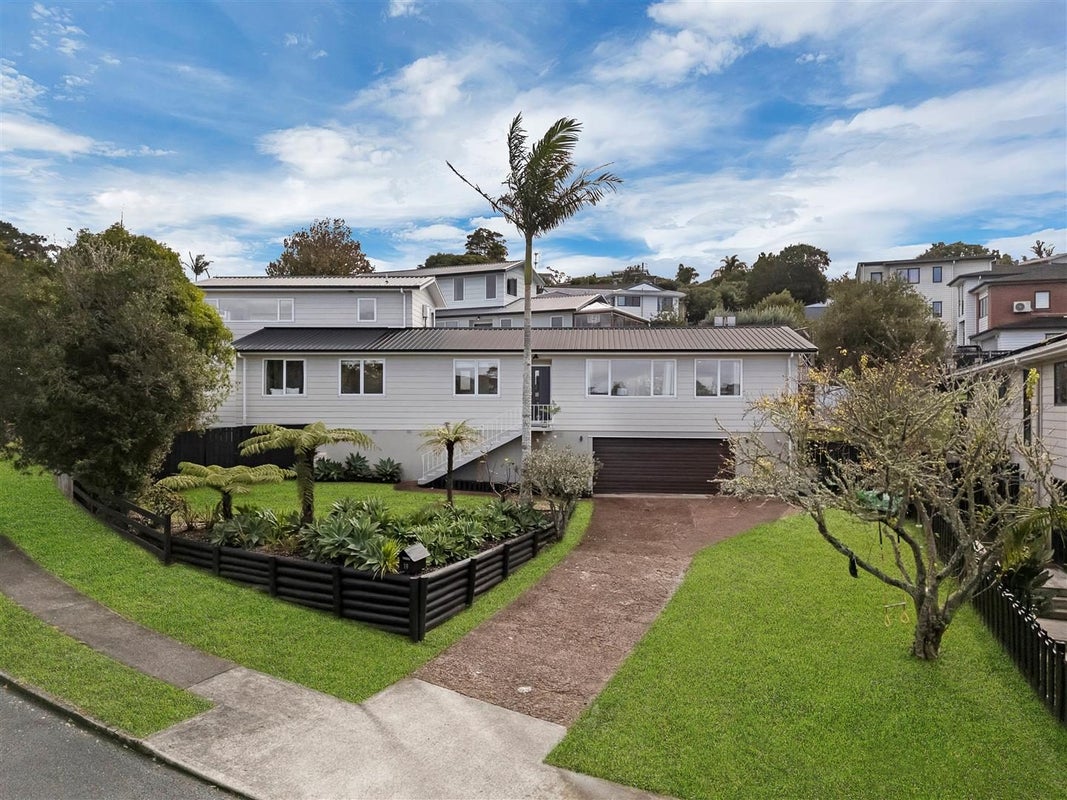 19 Deverell Place, Northcross, Auckland - Carousel 1