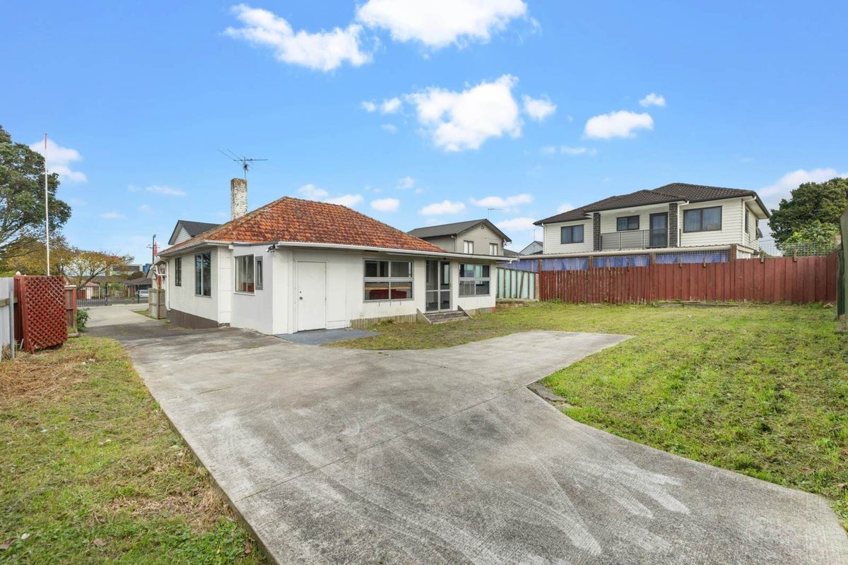 11 Gifford Road, Papatoetoe, Auckland - Carousel 1
