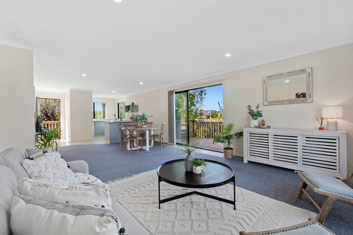 15/8 Cheyne Road, Pyes Pa, Tauranga - Carousel 1