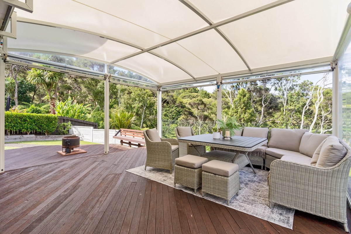 20 Capilano Place, Glenfield, Auckland - Carousel 2