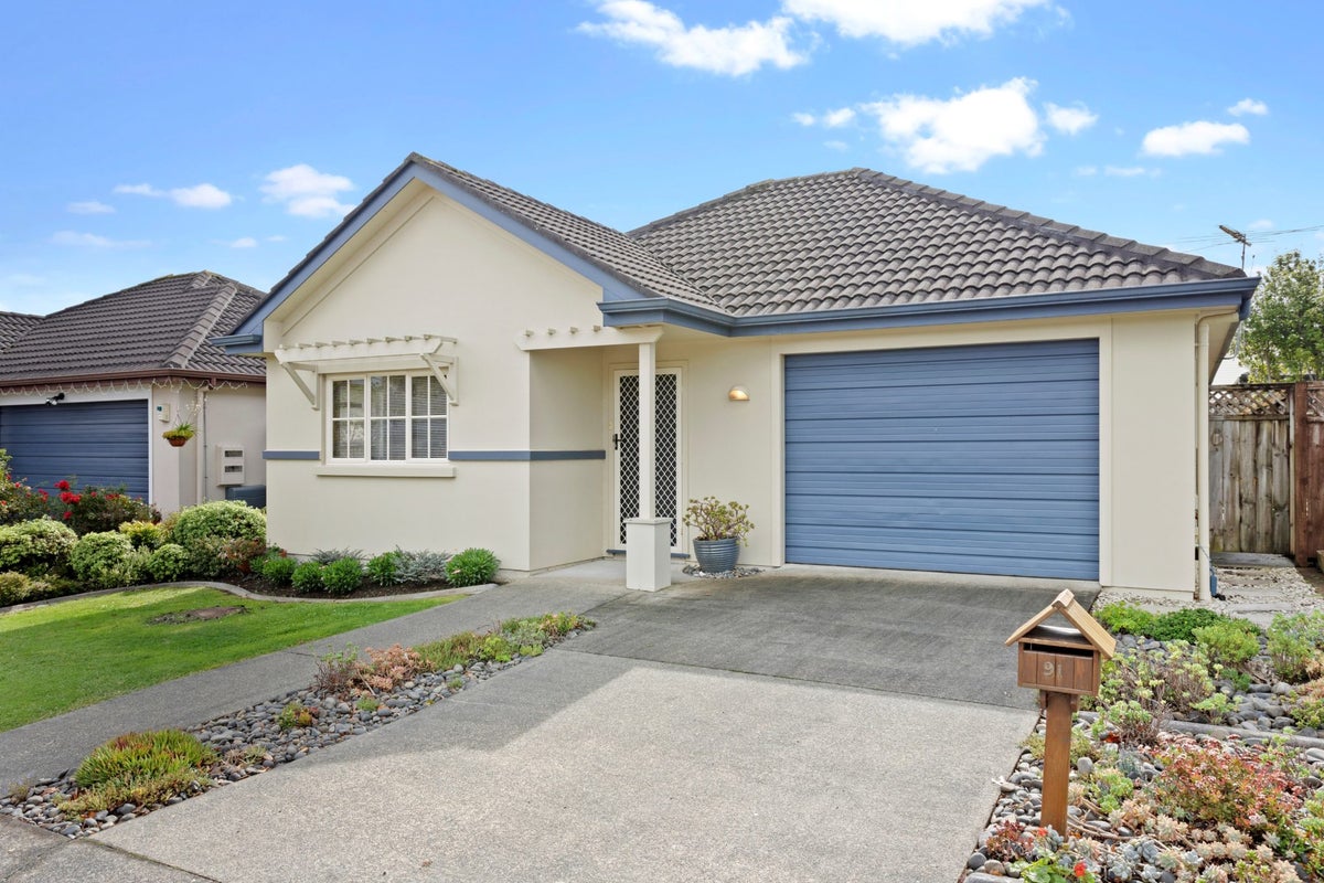 91 Espalier Drive, Henderson, Auckland - Carousel 1