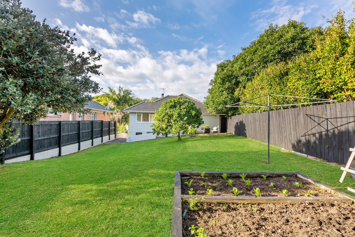 23 Brewster Ave, St Lukes, Auckland - Carousel 23
