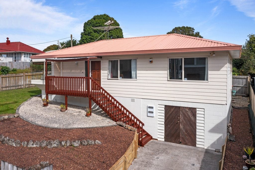 2/178 Lake Road, Northcote, Auckland - Carousel 1