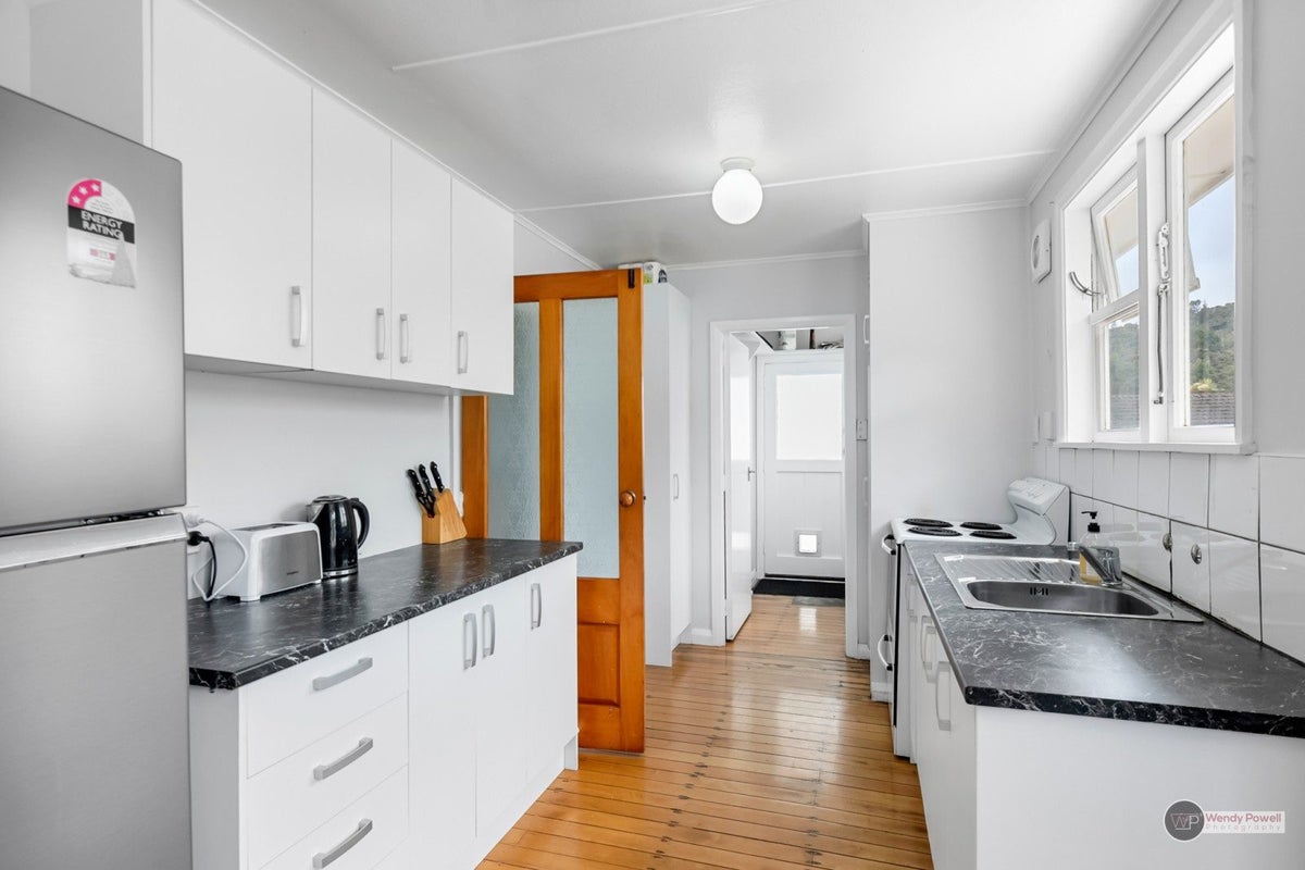 31 Hay Street, Naenae, Lower Hutt - Carousel 2