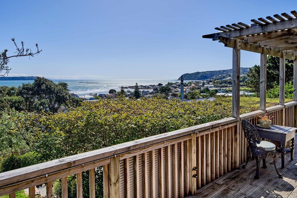20 Grays Road, Plimmerton, Porirua - Carousel 2