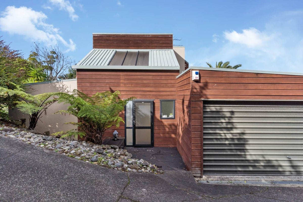 1/2 Deverell Place, Northcross, Auckland - Carousel 1