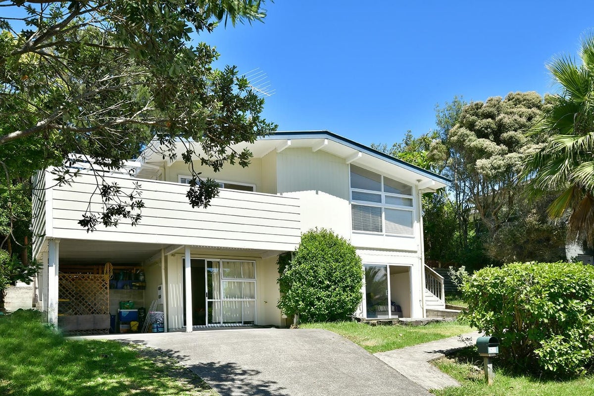 68 Alexander Avenue, Torbay, Auckland - Carousel 1