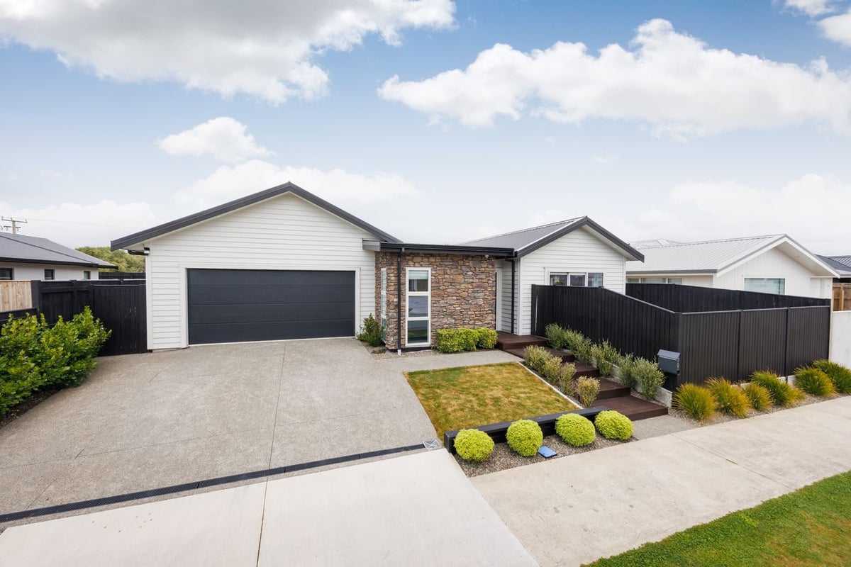 72 Freedom Drive, Kelvin Grove, Palmerston North - Carousel 1