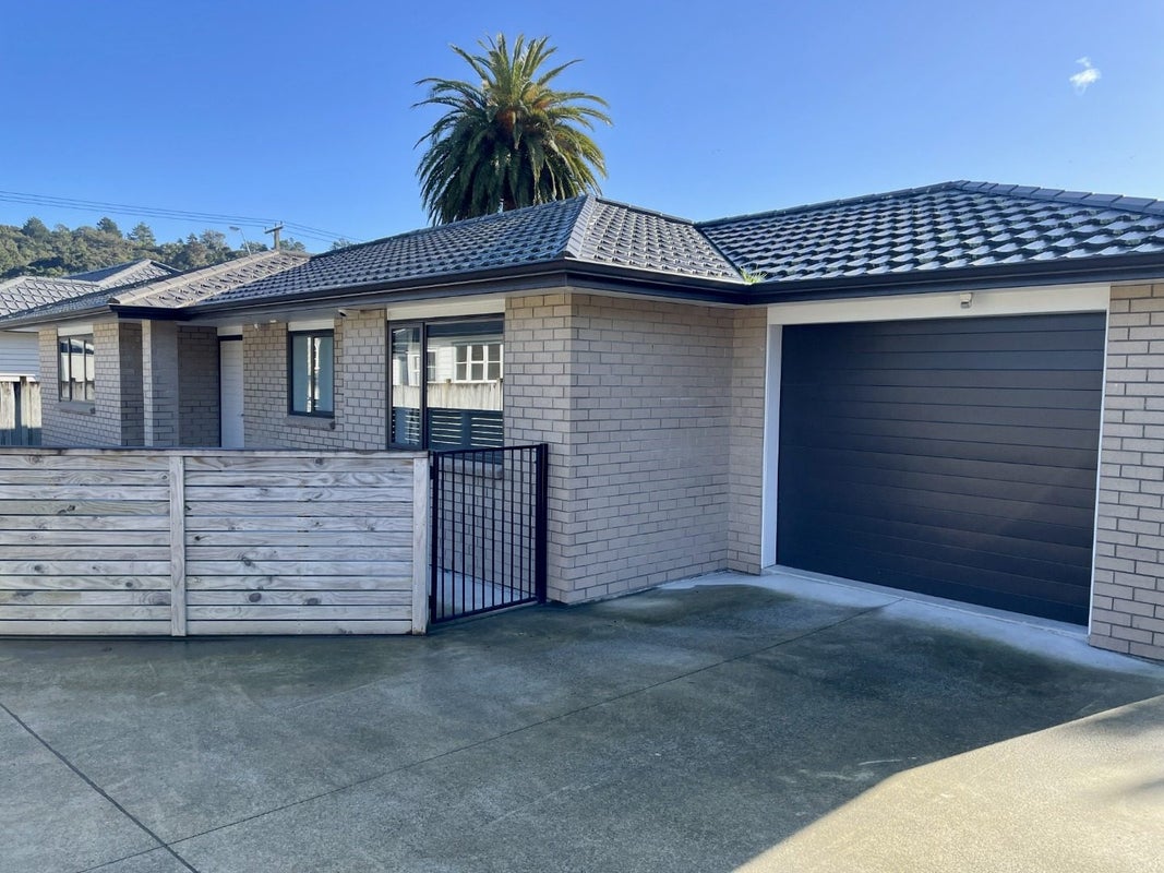 165A Stokes Valley Road, Stokes Valley, Lower Hutt - Carousel 1