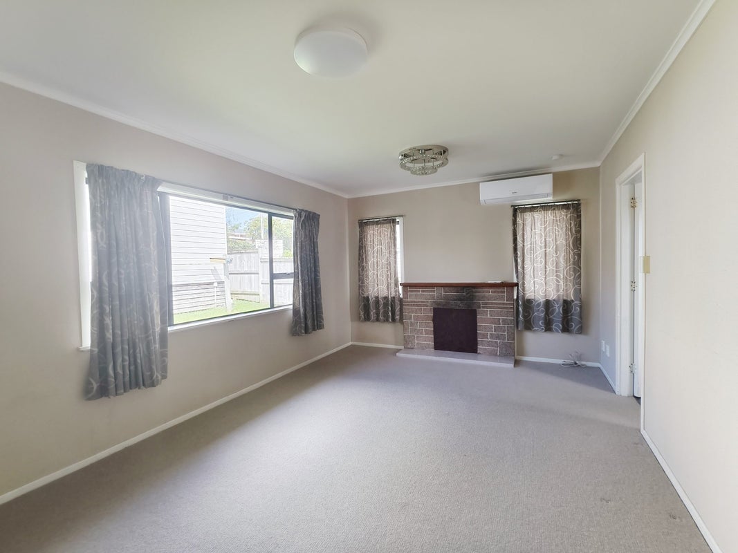 13 Barron Drive, Green Bay, Auckland - Carousel 2