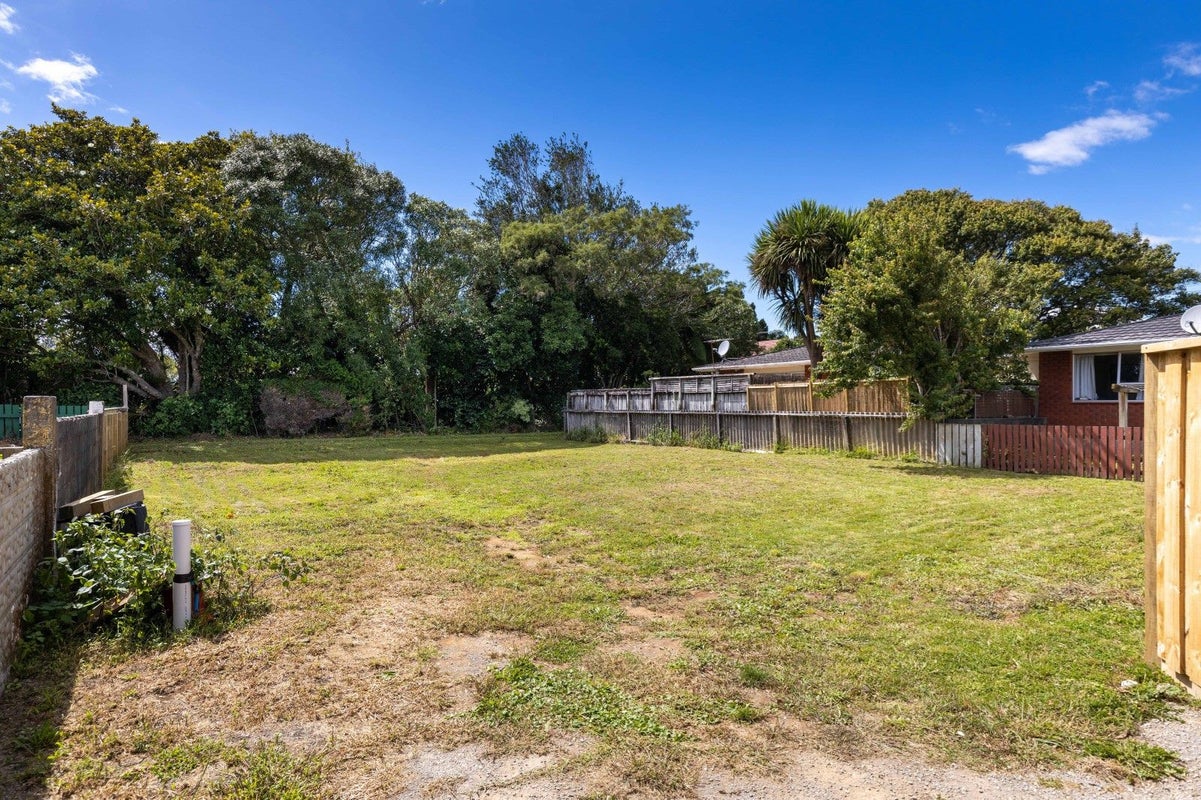 127 Govett Avenue, Frankleigh Park, New Plymouth - Carousel 1