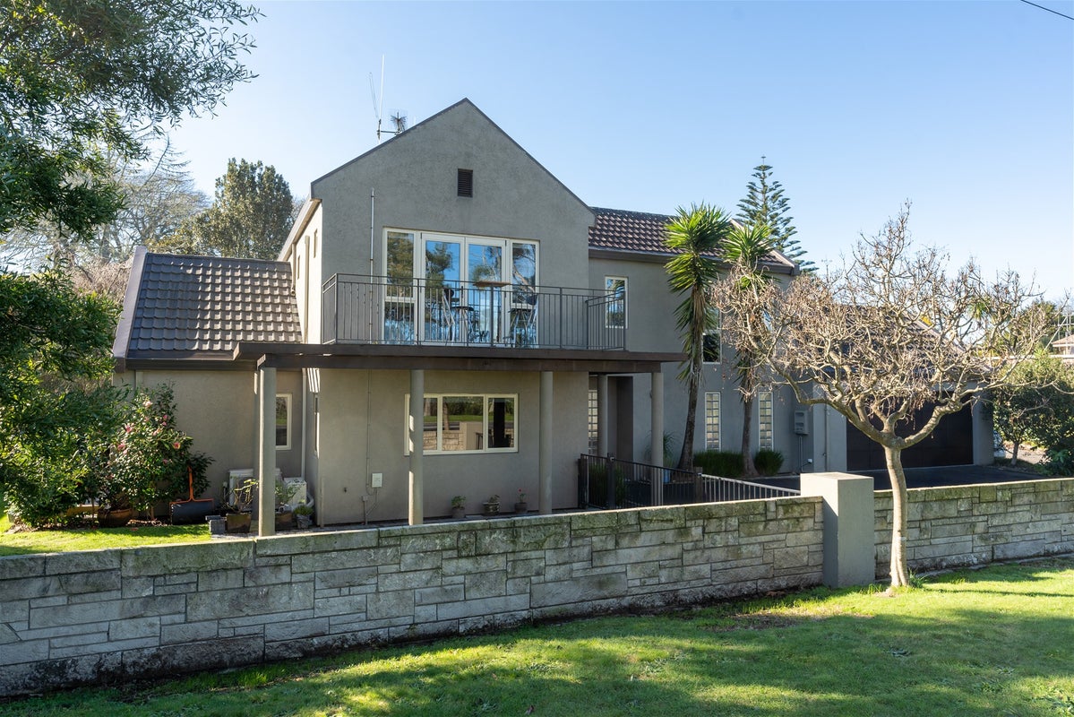 1080 River Road, Queenwood, Hamilton - Carousel 2