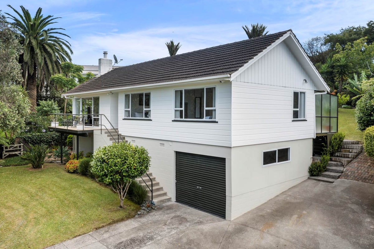 17 Nandana Drive, Glen Eden, Auckland - Carousel 2